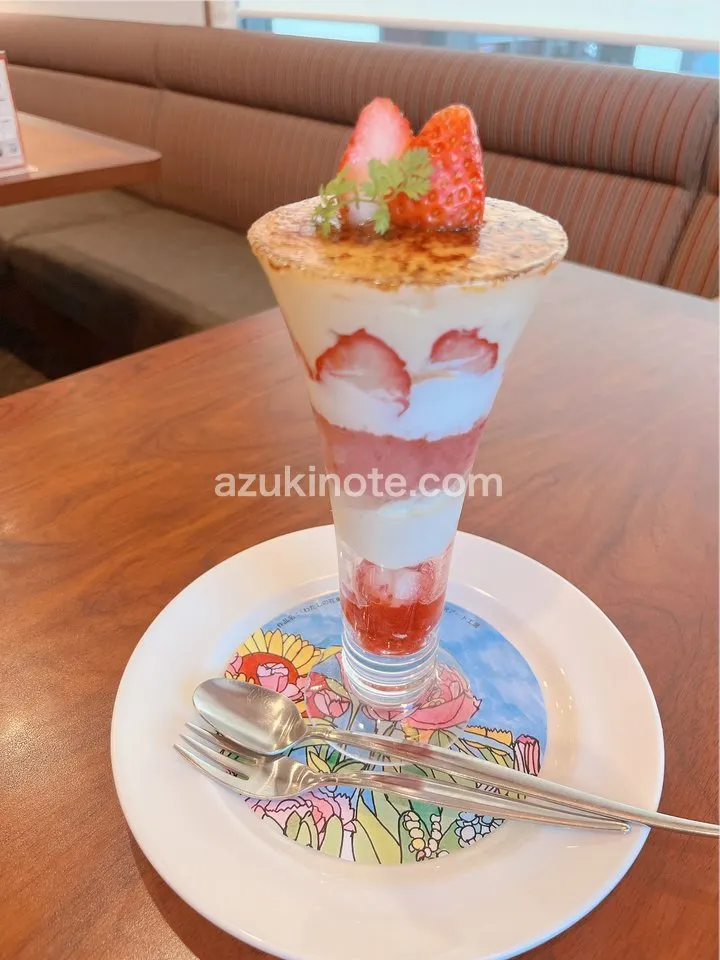 いちごパフェ3
