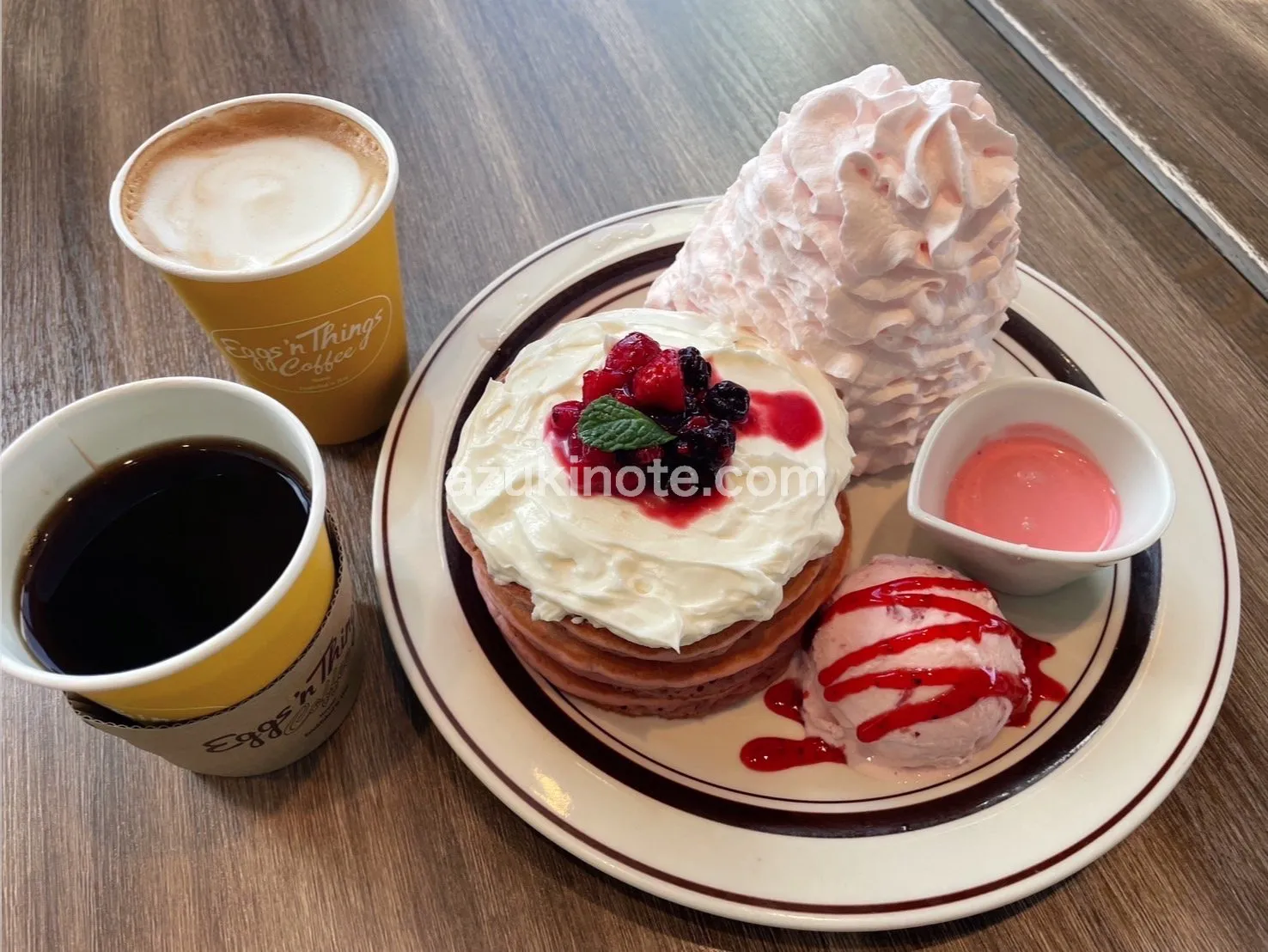 エッグスンシングス  イチゴパンケーキ